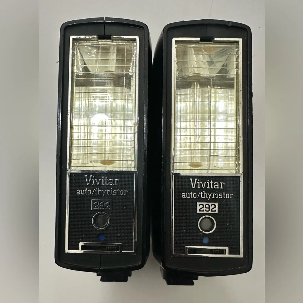 Vintage Vivitar Auto Thyristor 292 Electronic Camera Flash w/ MV-3 Charger Kit